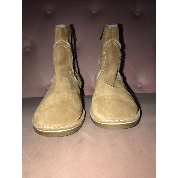 NWOB Ugg Suede And Sherpa Ankle Boots Size 8 - Picture 3 of 10